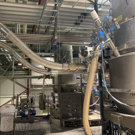 Pneumatic transfer to vessel 