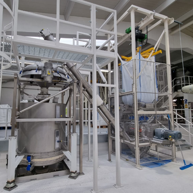 Big bag discharger and screw feeder to deck sieve