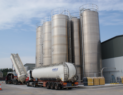 Silo storage for dry powder